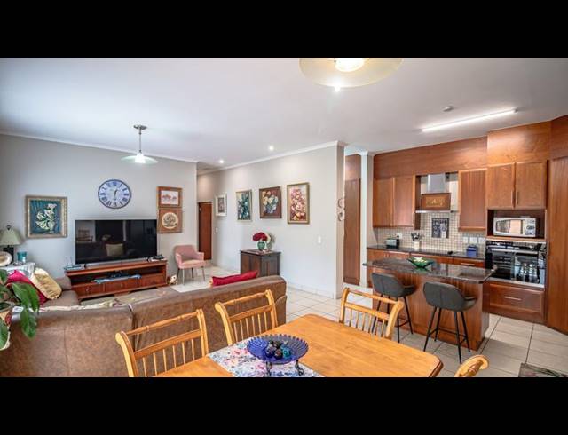 2 BEDROOM SIMPLEX FOR SALE IN RETIRE AT MIDSTREAM